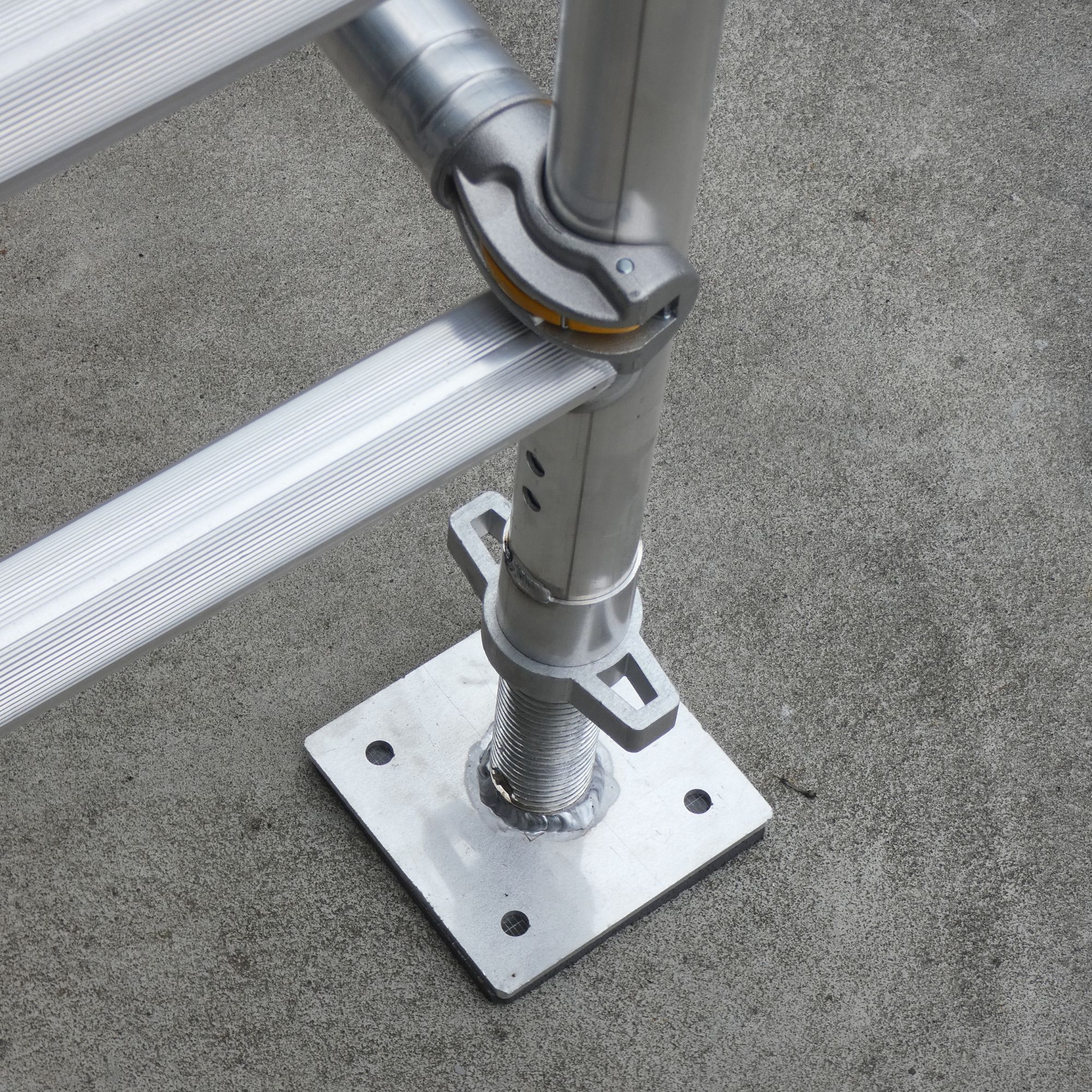 Spindle with baseplate