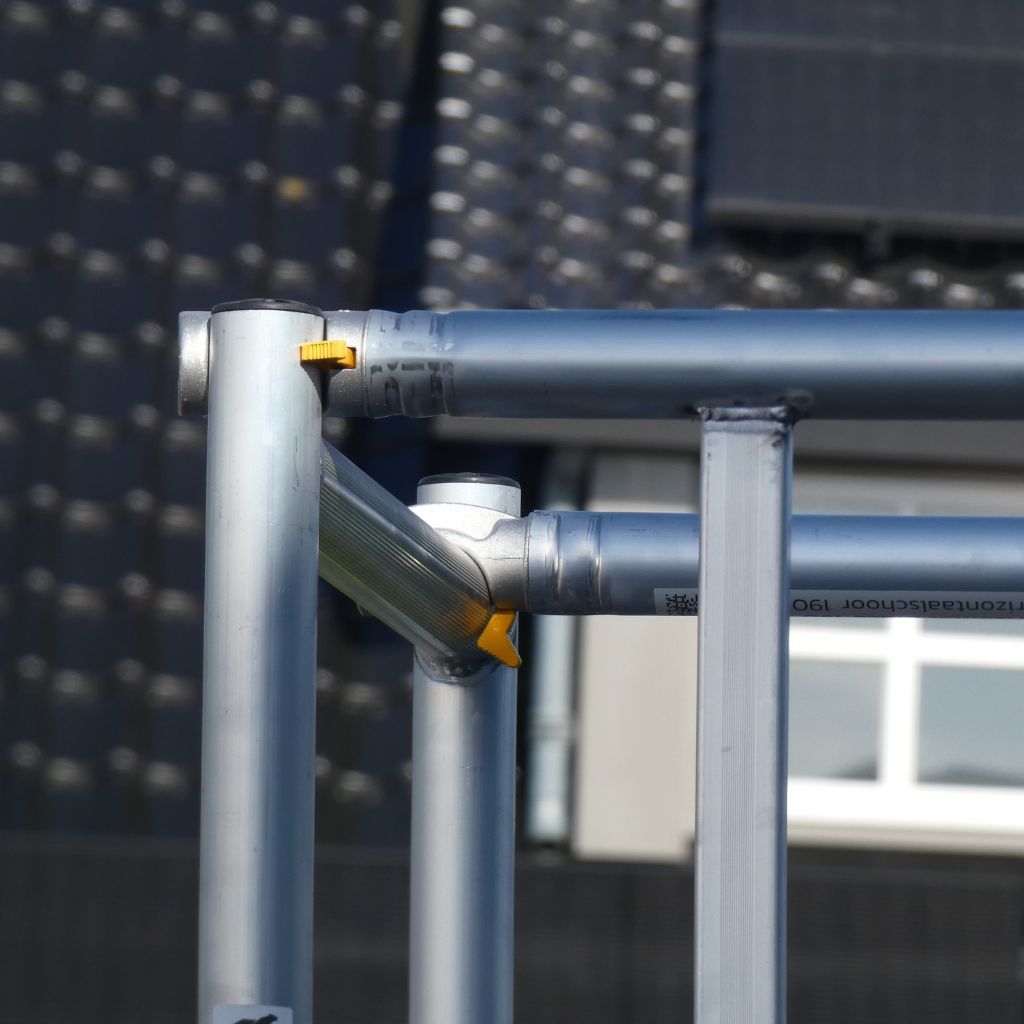 Wixor Leuningframe in conbinatie met schoren en een dubbele horizontaalschoor
